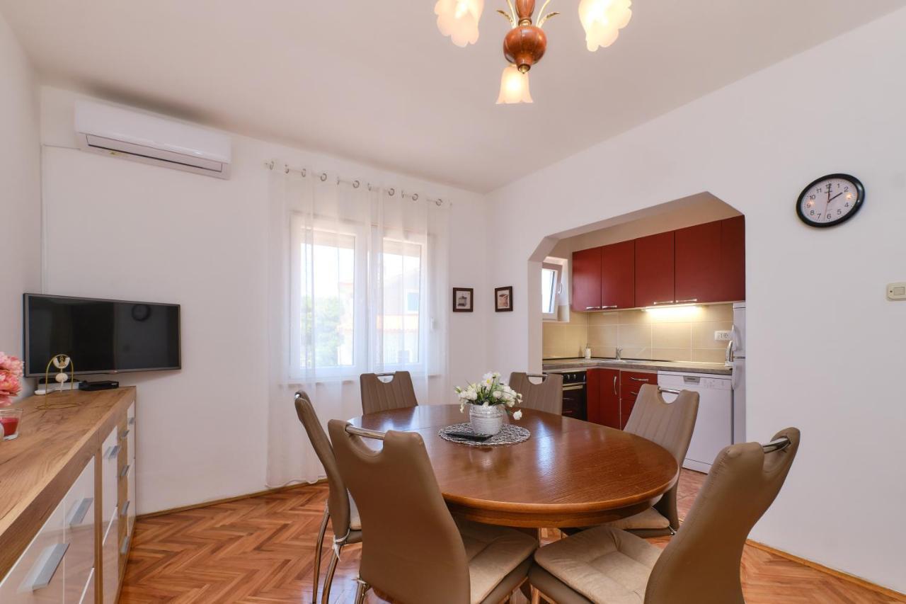 Sea View Apartment Sandra In Mali Lošinj Екстериор снимка